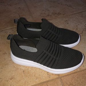 Clarks Slip On Cloud-steppers